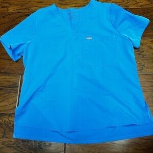 Figs scrub top‎